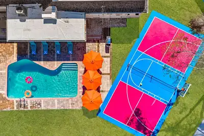 Image de Heated Pool, Pickleball, Mini Golf—7 mi to Beach