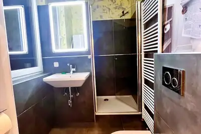 Image de For companies, 6 bedrooms, 2 bathrooms, great kitchen and large living room. Terrace