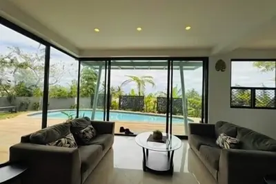 Image de 5 bedroom Family Home with great views