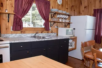 Image de Water view 3-bedroom, 2-storey cottage with private Deck!