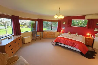 Image de Tranquil in Rotorua, Lifestyle home,