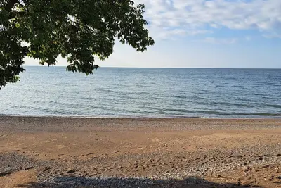 Image de Welcome to “Hickory Lakehouse” on the shores of Lake Erie. 5 star on Airbnb