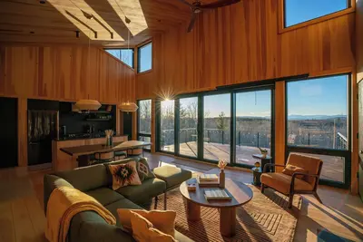 Image de Modern Cabin w/ Amazing View + Hot Tub + Record Player