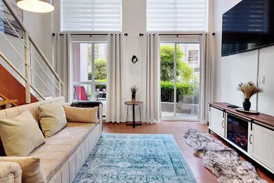 Image de Cozy 1bd Loft in Downtown\/ Free Parking\/ Rooftop Deck\/ Pet Friendly