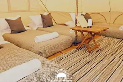 Image de Spacious Bell Tent Nestled in Our Orchard Field at Edinburgh Festival Glamping!