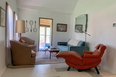 Image de Quaint and cozy cottage in lovely Lake Geneva