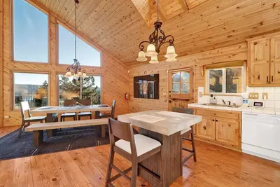 Image de High-Top Lakeview Chateau | Relaxing Modern Fawnskin Retreat