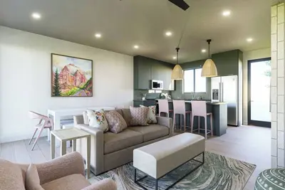 Image de Montclair - a luxurious Suite that embodies comfort and style.