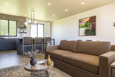 Image de This stunning 3 bed, 3 bath villa offers modern amenities and breathtaking views