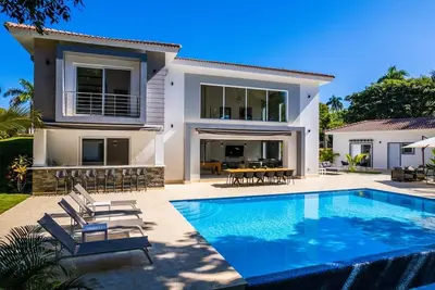 Image de Super-luxury guest-friendly mansion in central Sosua, private pool