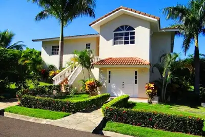 Image de 7-bedroom, 7-bathroom villa with a private pool, walking distance to the beach