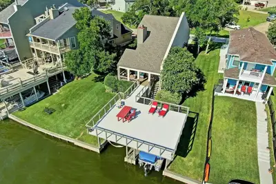 Image de Spacious Waterfront Deck/Kayaks/Workspace/King Bed 680 Thread Count/Prompt Comms