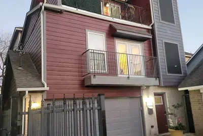 Image de Houston Sweet spot Town house in shadows of downtown skyscrapers' w/rooftop view