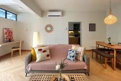 Image de Spacious 3-bedroom apartment with WiFi and Ac in charming city