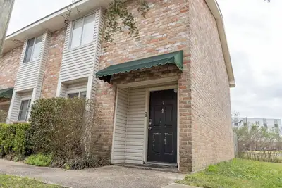 Image de Spacious & Cozy Getaway in Gonzales – Home Away From Home