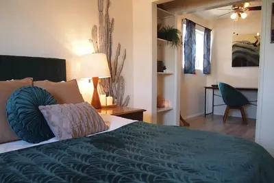 Image de Historic Desert Retreat in downtown Tempe! Close to Mill/Asu, shopping & sports!