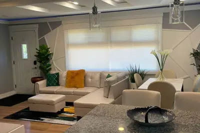 Image de Charming 3-bedroom house in Park Forest with WiFi, Large Flat Panel TVs & Google