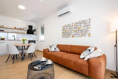 Image de Appartement de deux chambres avec la terrasse Trogir (A-23977-a)