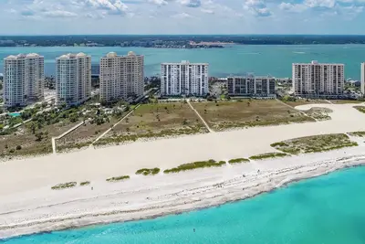 Image de Gulf & Beachfront 2-bedroom condo with all the amenities on Sand Key