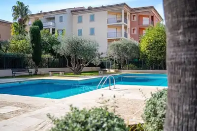 Image de Saint-Tropez - Centre-Ville - Appartement 2 Chambres - Piscine