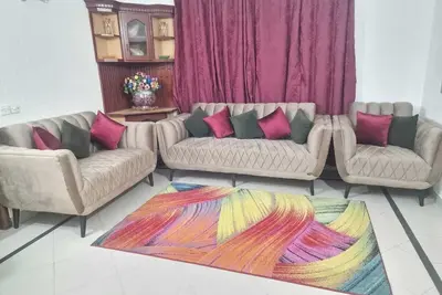 Image de 3 Bedrooms, 2 Baths Entire Unit Private Garage Lhr