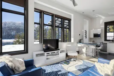 Image de Entire guesthouse in Ronald, rare waterfront view