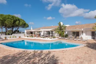 Image de Spacious villa with sea view, tennis & golf garden