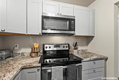 Image de Beautiful 3-bedroom house with a backyard and garage