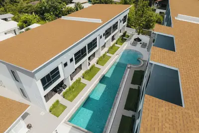 Image de Modern Townhouse with Long Pool, Sun Loungers & Kids’ Area