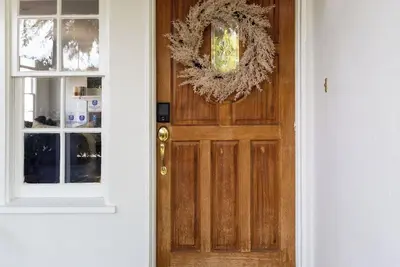 Image de Elegant Burbank Beauty: Affordable Comfort Awaits