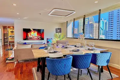 Image de Luxurious 3 Bedrooms - 70sqm2 Terrace in the heart of the city