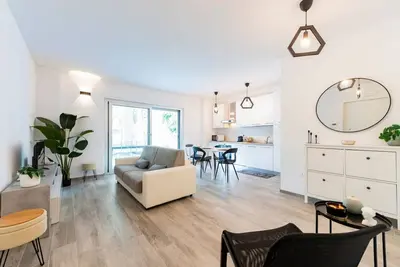 Image de Seaside Exclusive Retreat with Balconies & Parking