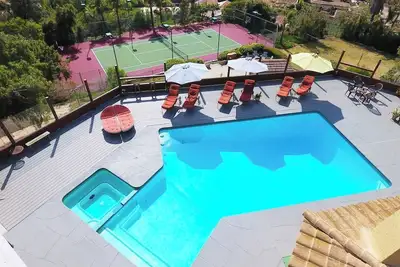 Image de Huge 4-Acre Private Getaway With Stunning Views & Amenities For The Whole Family