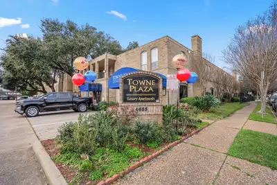 Image de Towne Plaza Apartments #295 in the Galleria Area