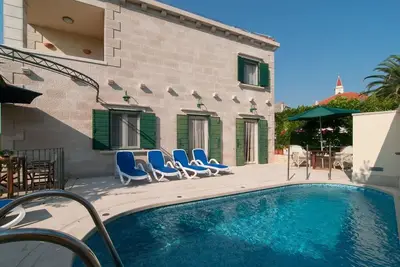Image de New! 10 Persons Villa With Pool at Island Brac