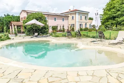 Image de Agréable appartement avec climatisation, Wifi, piscine, balcon, animaux admis et parking