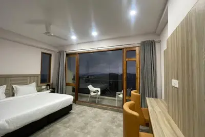 Image de The Rock Castle Hotel in serene Kandaghat with WiFi, Ac. Enjoy your stay