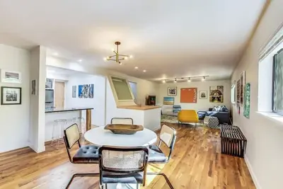 Image de Spacious, Chic 2 Bedroom Apartment in Evanston