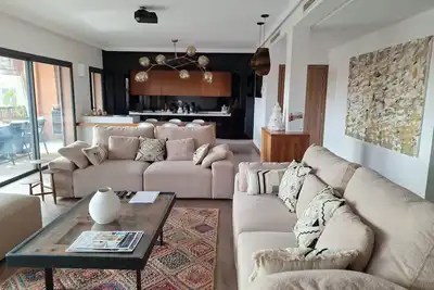 Image de Duplex d'exeption avec jaccuzi et piscine