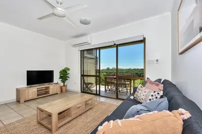 Image de Gorgeous Golf Course views from top floor