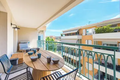 Image de 22-\"Altezza\" Parking proche gare