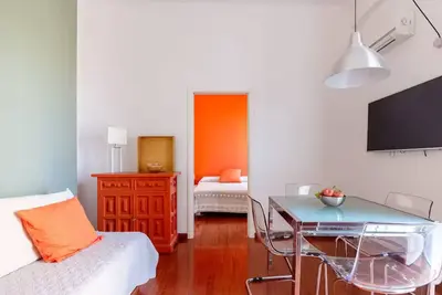 Image de Orange Suite. Appartement confort à la Cathédrale