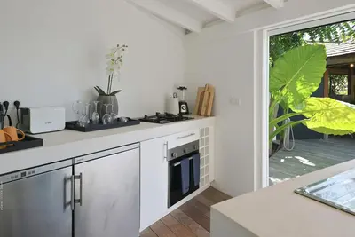 Image de Silhouette- Newly-built 1-bed romantic villa in Anse de Cayes with beautiful oce