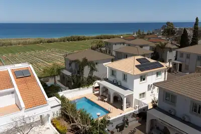 Image de Wealthystays Hephaestus Villa, Walk to Beach