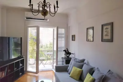 Image de Spacious apartment, 2min walk to the Acropolis, 300m away from metro station!