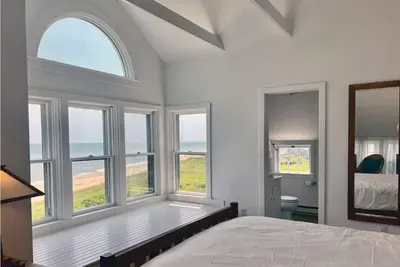 Quidnet Waterfront with Private Beachfront. Magnificent Sunrise and sunsetsi