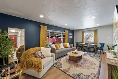 Image de New! Charming Mountain View Home w/Huge Fenced Yard, King Beds & Tv's, Fireplace