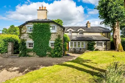 Image de Ballinacarrow House - Six Chambres Villa, Couchages 14