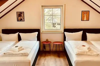 Image de Location-Appartement-Salle de bain privée séparée-Balcon-1