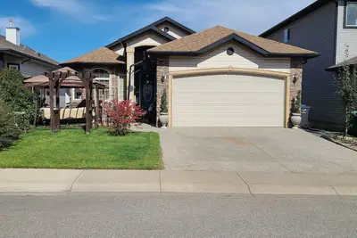 Image de Executive house W secluded beach on lake Chestermere